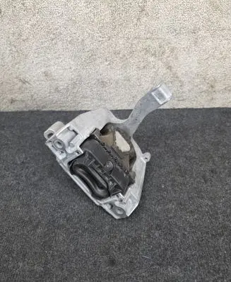 Engine mount bracket