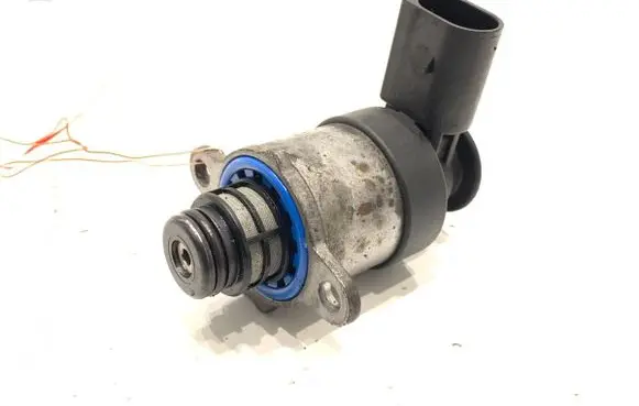 Volkswagen Golf VII Fuel pressure regulator 0928400768