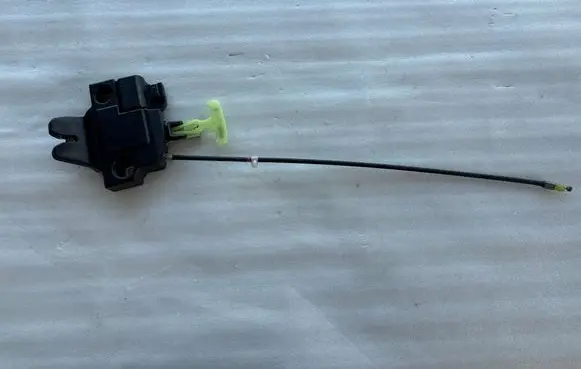 Toyota GT 86 Loading door lock SU00301465 SU00301406 12Z14A
