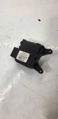 Volkswagen Golf Plus Air flap motor/actuator 3C1907511 CZ1168802880