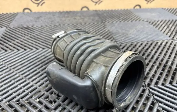 Volvo XC90 Air intake hose/pipe 31370310