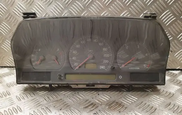 Volvo S70 V70 V70 XC Speedometer (instrument cluster) 9451530