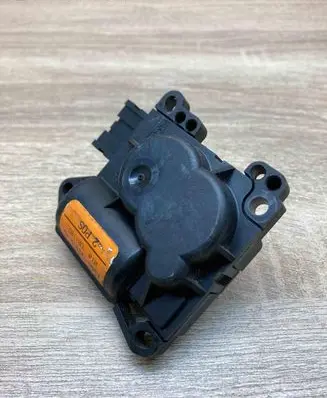 Ford C-MAX I Air flap motor/actuator XS4H19E616AC C01102