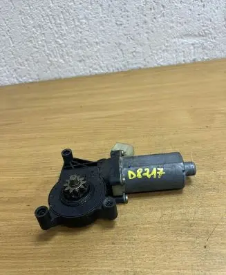 Mercedes-Benz C W202 Front door window regulator with motor 0130821709 D8217