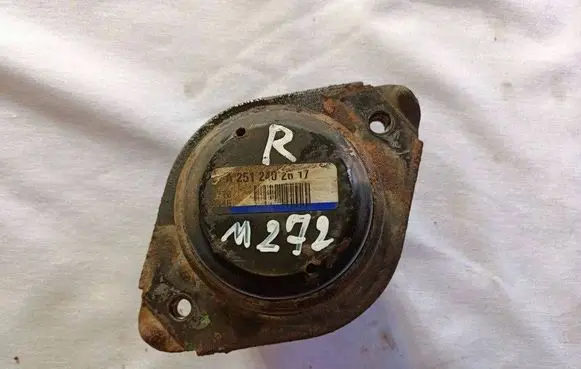 Mercedes-Benz R W251 Engine mount bracket A2512402617