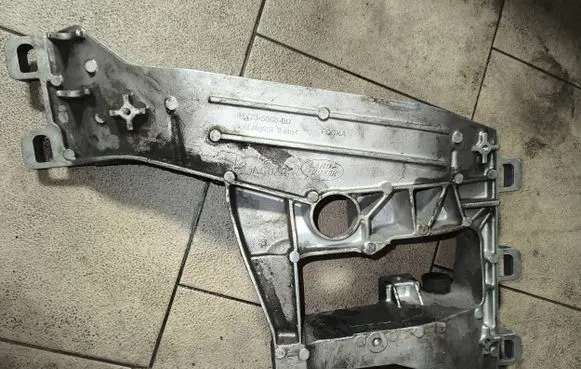 Jaguar F-Pace Gearbox mounting bracket HX735060DD