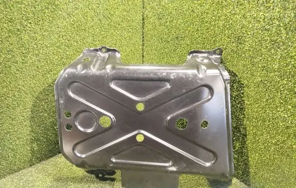 Porsche Cayenne (9Y0 9Y3) Engine splash shield/under tray 4M0825911A 4M0825911