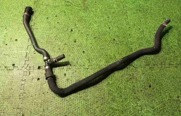 BMW X5M E70 Engine coolant pipe/hose 7589733