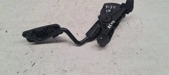 Hyundai i30 Accelerator throttle pedal 100410K0121