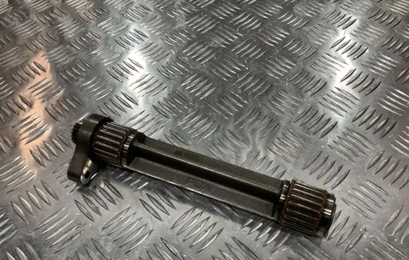 Alfa Romeo Giulia Oil pump balance shaft 05048053AE