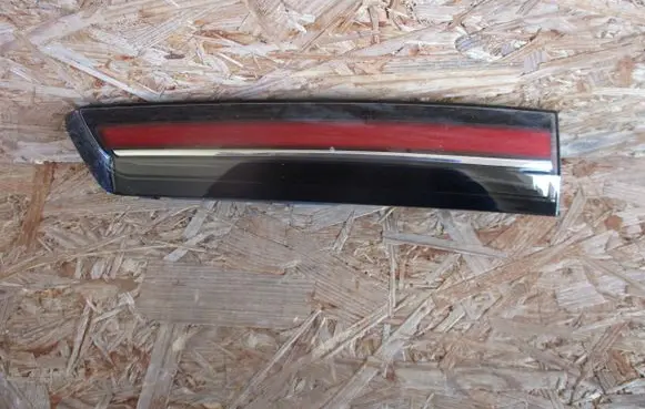 Tailgate rear/tail lights