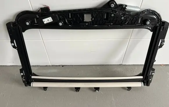 BMW X7 G07 Sunroof glass 7482913 V040188