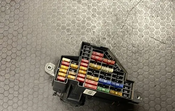 Volkswagen PASSAT B6 Fuse module 3C1941823