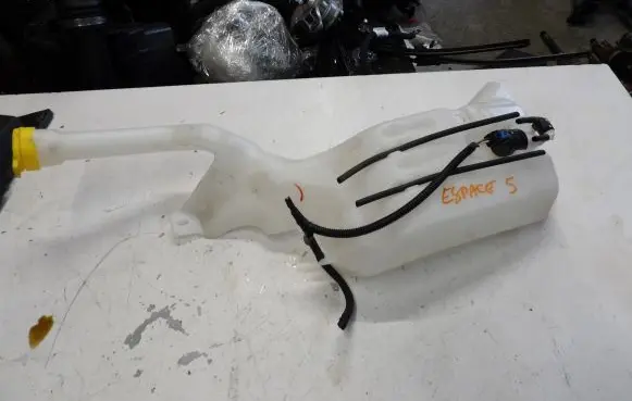 Renault Espace V (RFC) Windshield washer fluid reservoir/tank
