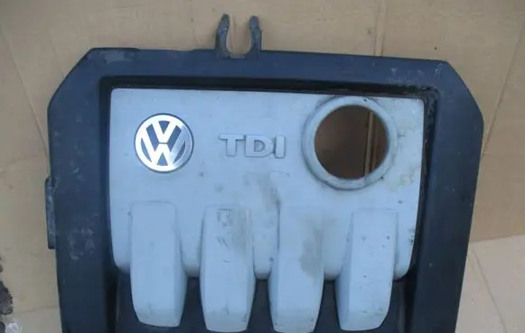 Volkswagen Golf V Engine cover (trim) 03G103925BJ