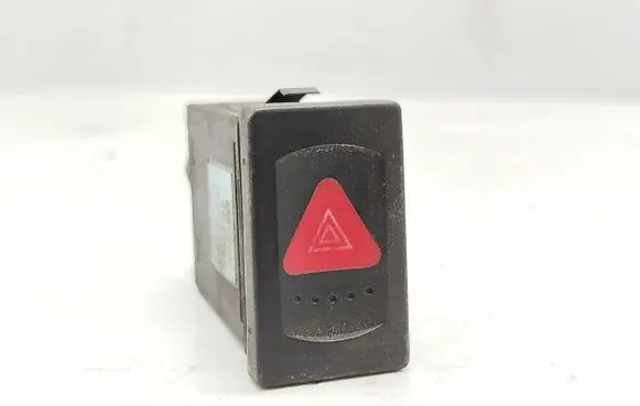 Volkswagen PASSAT B5 Hazard light switch 3B0953235D