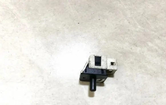 Mercedes-Benz E W211 Front door sensor 2028209410