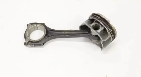 Mercedes-Benz GLA W156 X156 Piston A2701617