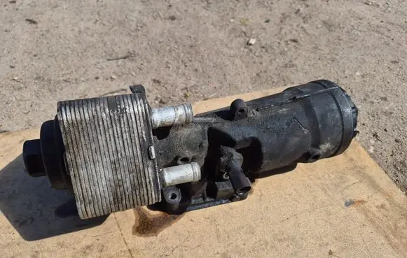 Audi A3 S3 8P Oil filter mounting bracket 045115389E