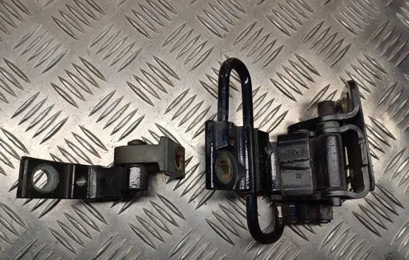 Audi A4 S4 B7 8E 8H Front door hinge set 8E0831411 A046573