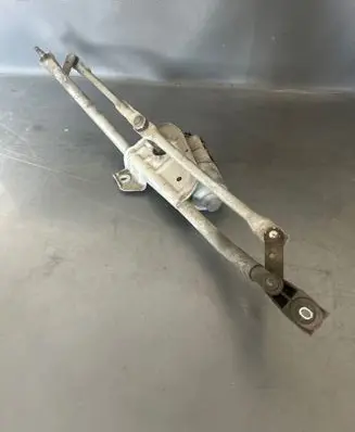 Volkswagen PASSAT B5.5 Front wiper linkage and motor 0390241528 3B1955113D