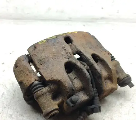 Iveco Daily 35.8 - 9 Front brake caliper