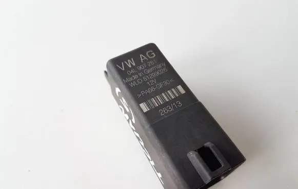 Volkswagen Tiguan Glow plug pre-heat relay 04L907281 51299026