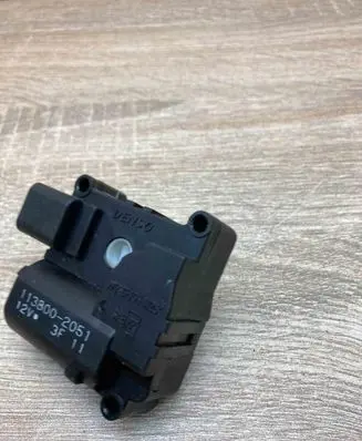 Toyota Avensis Verso Air flap motor/actuator 1138002051