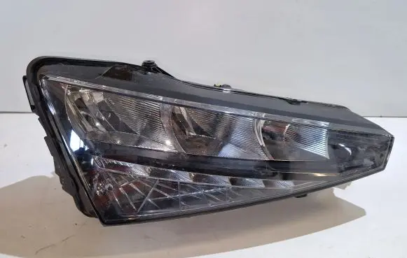 Skoda Scala Headlight/headlamp 90176072