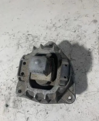 BMW 5 F10 F11 Engine mount bracket 6777371