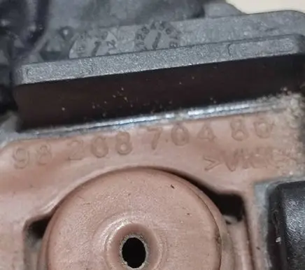 Opel Corsa F Radiator mount bracket 9826870480