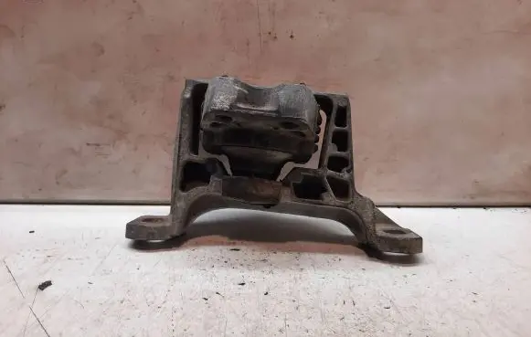 Engine mount bracket