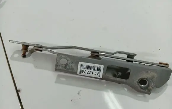 Hyundai Sonata Tailgate/trunk/boot hinge 
