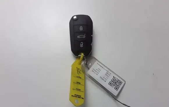 Opel Grandland X Ignition key/card 