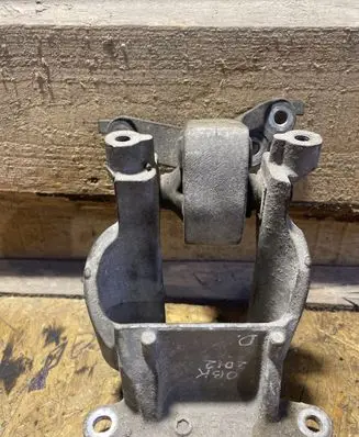 Subaru Outback Engine mount bracket