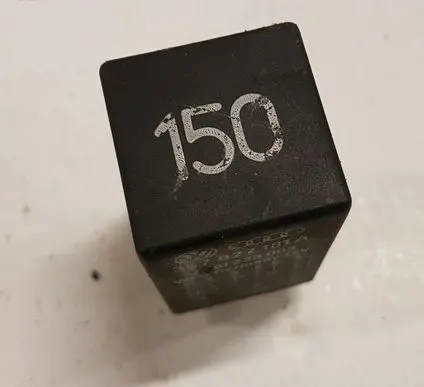 Volkswagen Golf III Other relay 357927181A