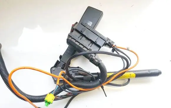 Opel Zafira B Front seatbelt buckle 13127269 n13127269