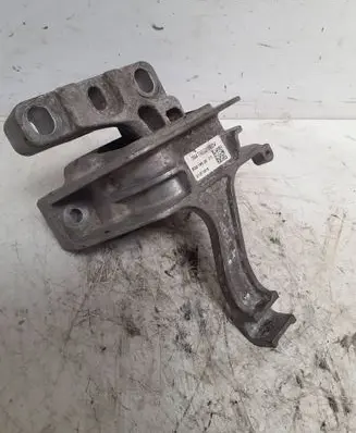 Volkswagen Golf VII Engine mount bracket 5Q0199262 X44TAEG310800 21072015