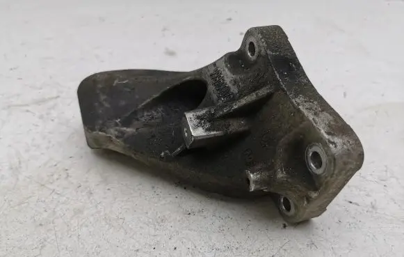 Maserati Ghibli Engine mounting bracket 670004866
