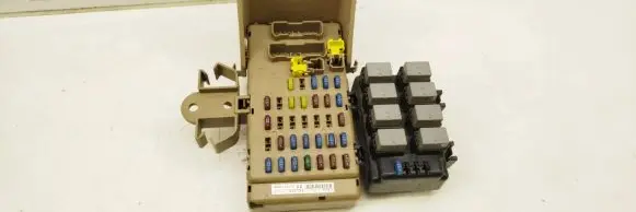 Subaru Legacy Fuse module 82201AG010 404094