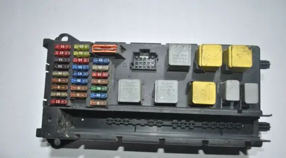 Mercedes-Benz Sprinter W906 Fuse module 518817028