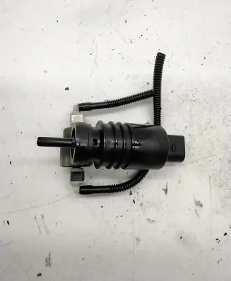 Volkswagen PASSAT B6 Windscreen/windshield washer pump 1K6955651 3122789