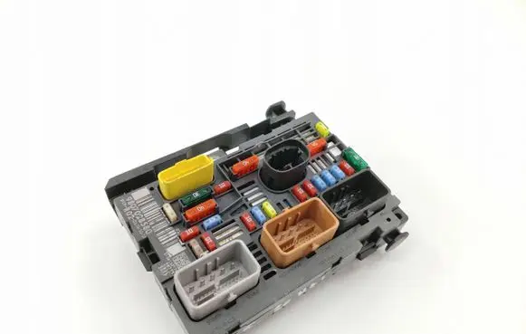 Peugeot 3008 I Fuse module 9807028580