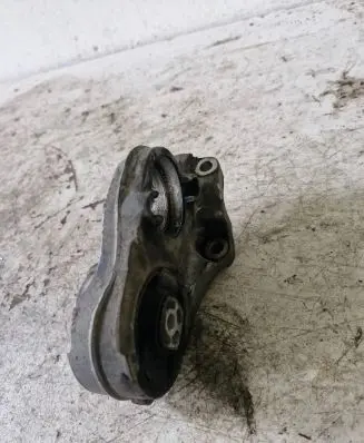 Citroen Berlingo Engine mount bracket