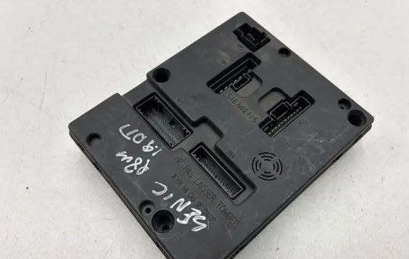 Renault Scenic I Fuse module 7703297929