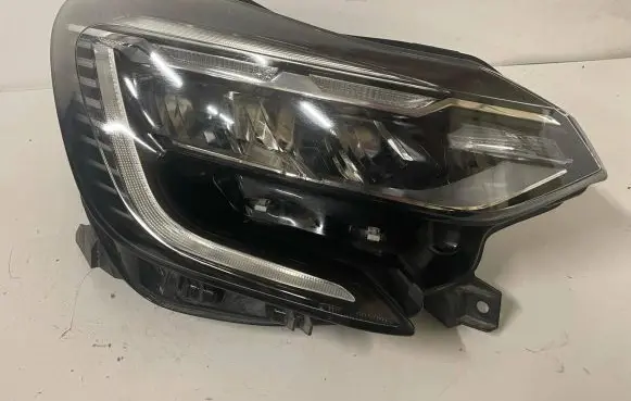 Renault Captur II Headlight/headlamp 260104525R 01393032