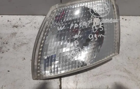 Volkswagen PASSAT B5 Front indicator light 185104