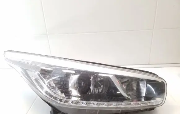 KIA Ceed Headlight/headlamp 92102A2220