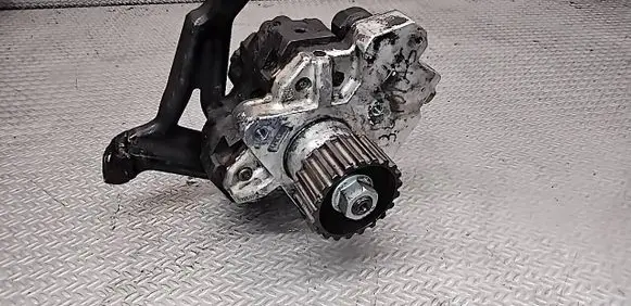 Audi A8 S8 D3 4E Fuel injection high pressure pump 0445010090 059130755E
