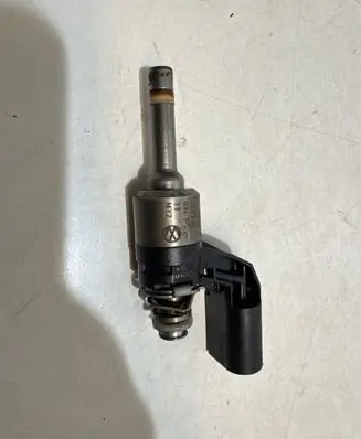 Volkswagen Golf VI Fuel injector 03C906036F